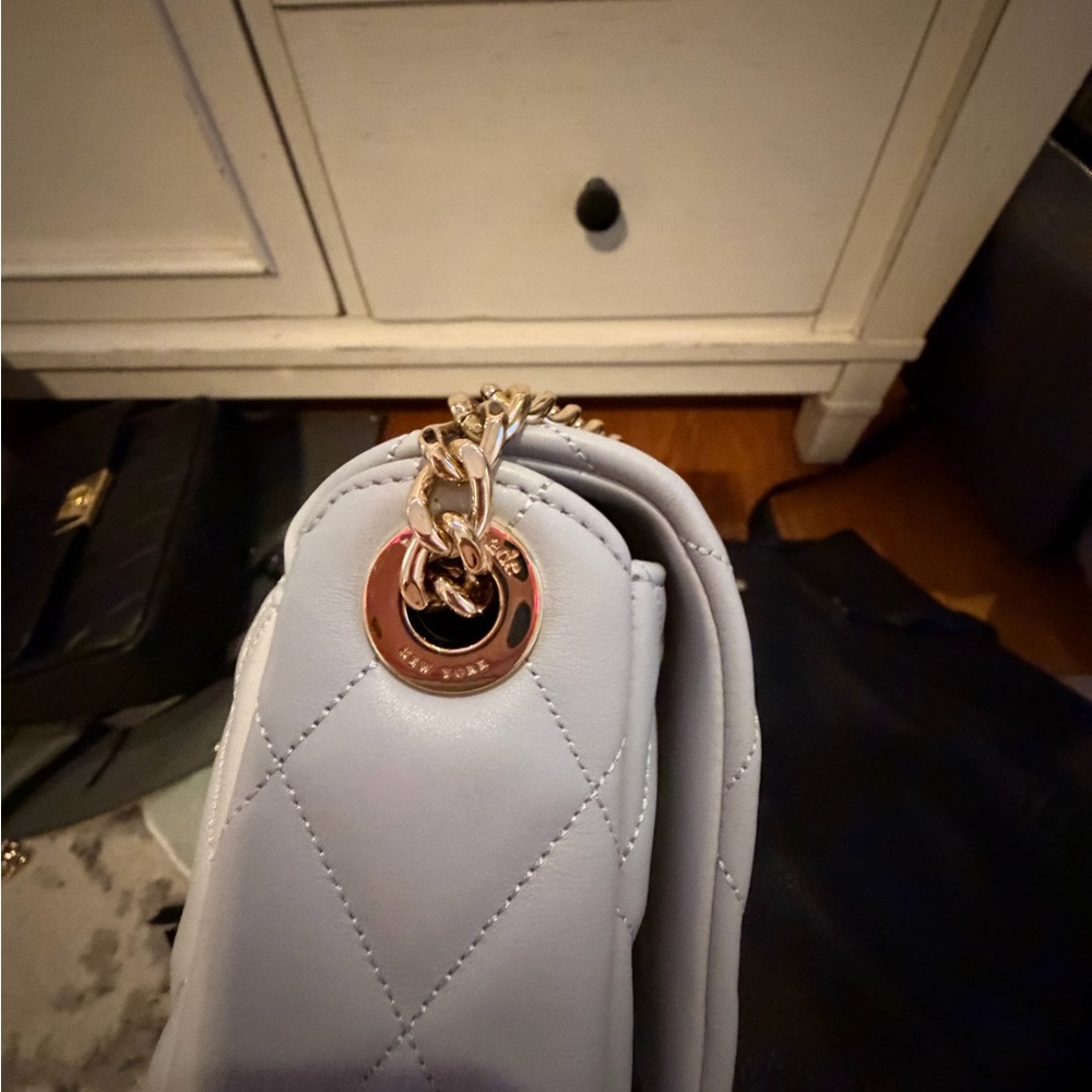 Kate Spade White Quilted Shoulder Bag with Gold Chain - Picture 5 of 6